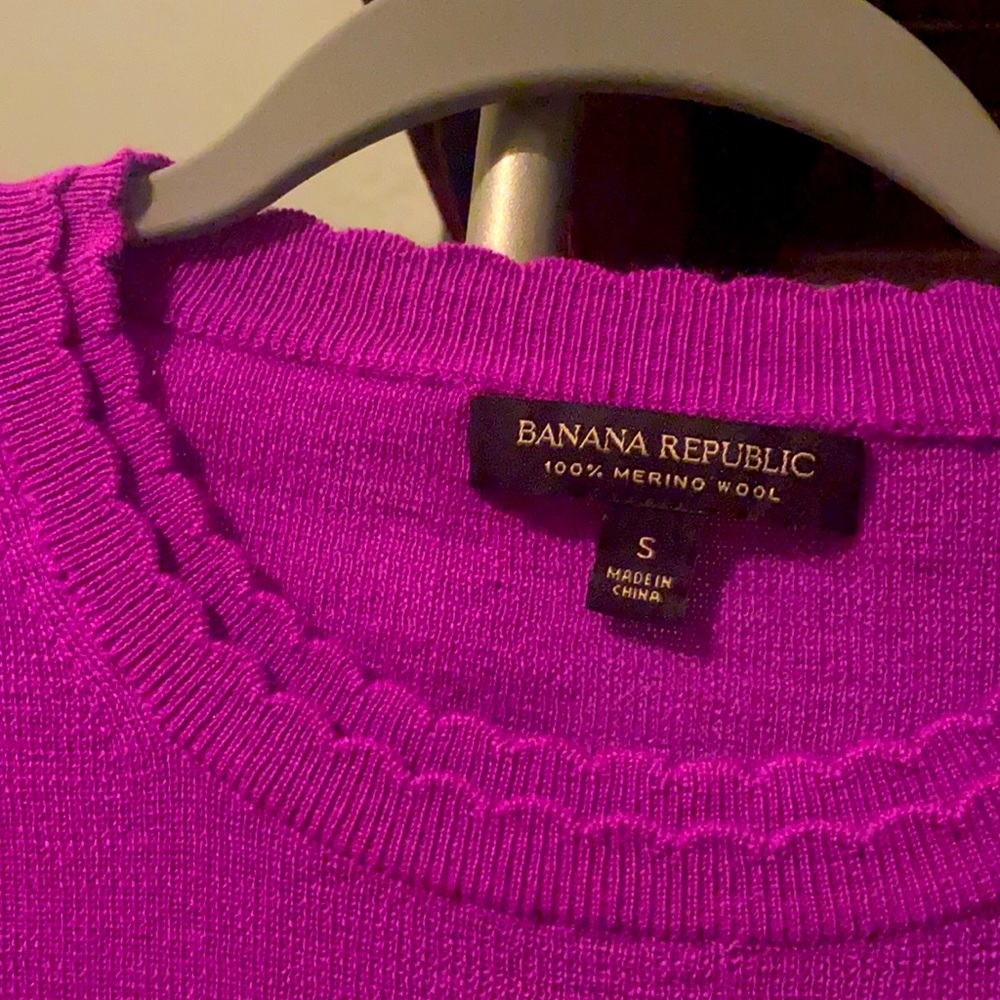BANANA REPUBLIC 100% Merino Scallop Neck Sweater